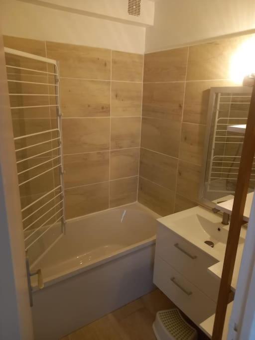 Appartement Port De Hyères Екстериор снимка