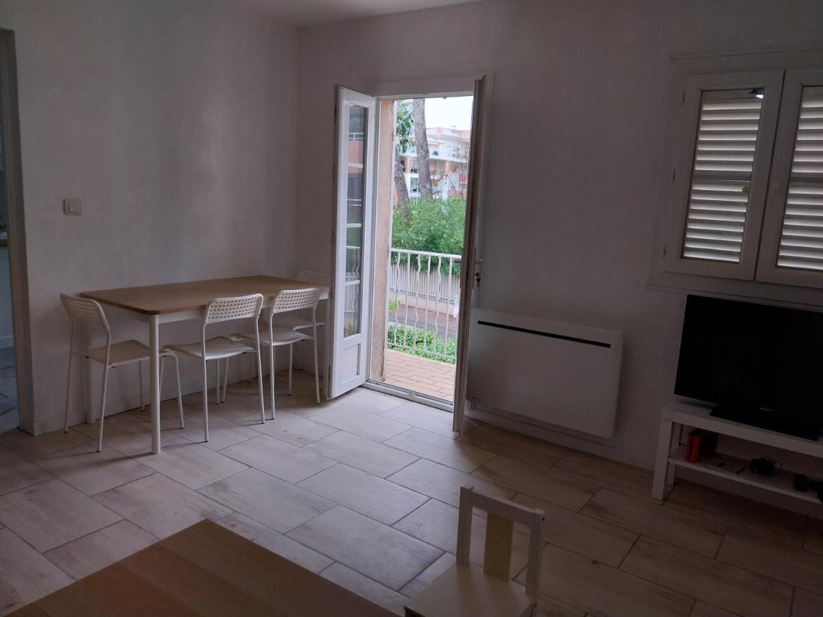 Appartement Port De Hyères Екстериор снимка