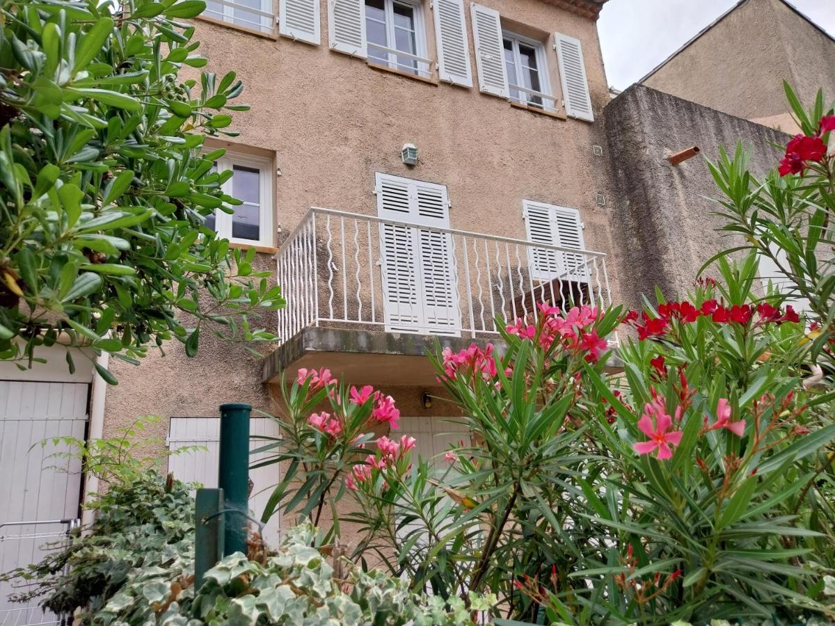 Appartement Port De Hyères Екстериор снимка